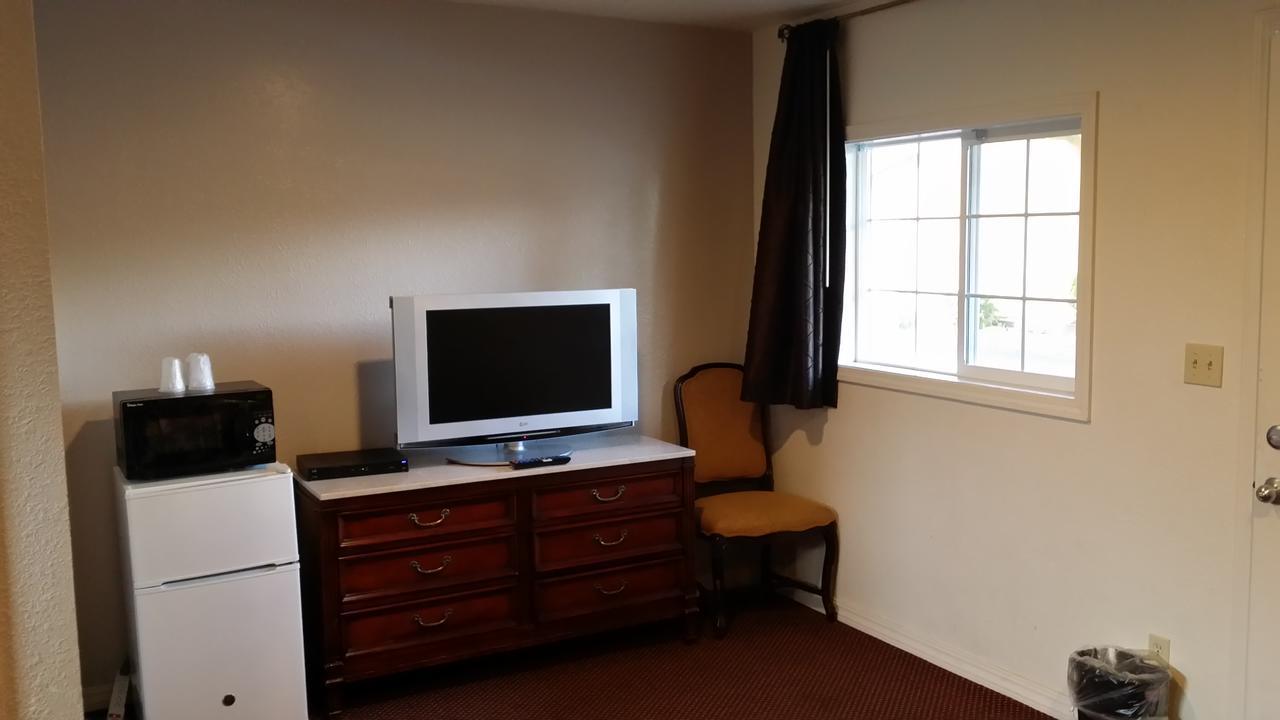 Redwood Motel *